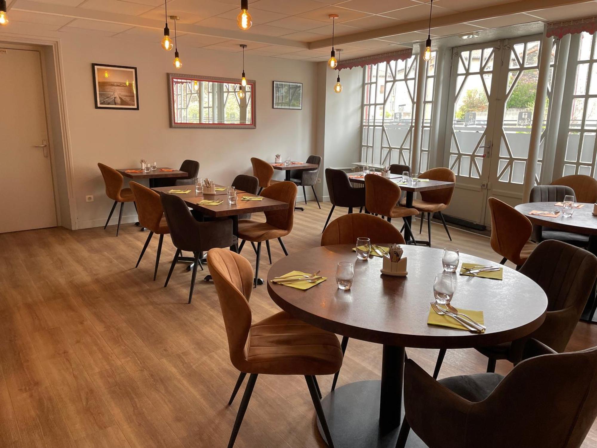 Logis Hotel Restaurant Des Voyageurs Saint-Paulien Eksteriør bilde